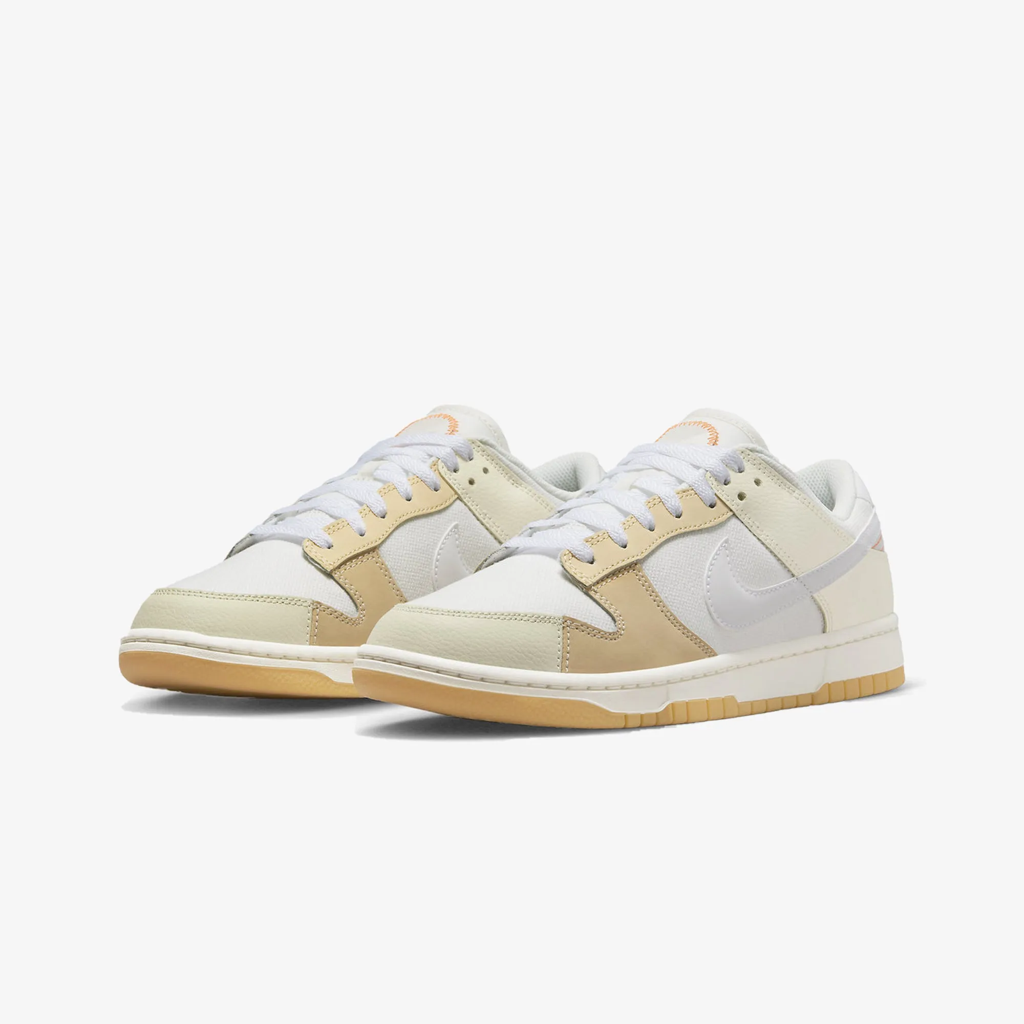 Nike | DUNK LOW SE  { WHITE/SAIL-WHITE-SANDDRIFT