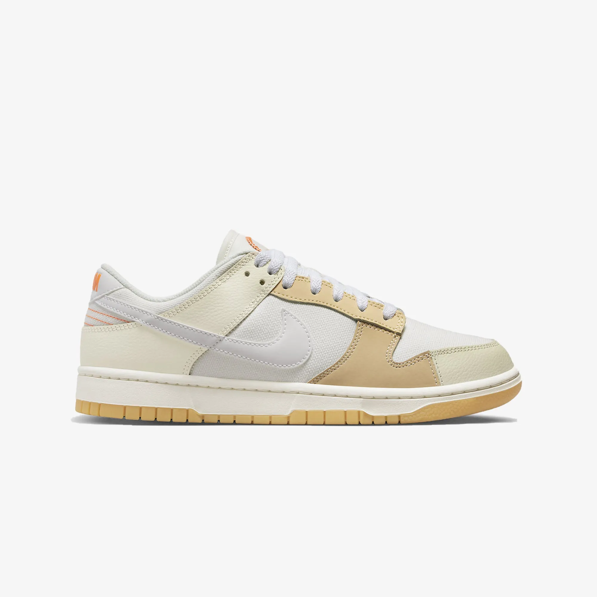 Nike | DUNK LOW SE  { WHITE/SAIL-WHITE-SANDDRIFT