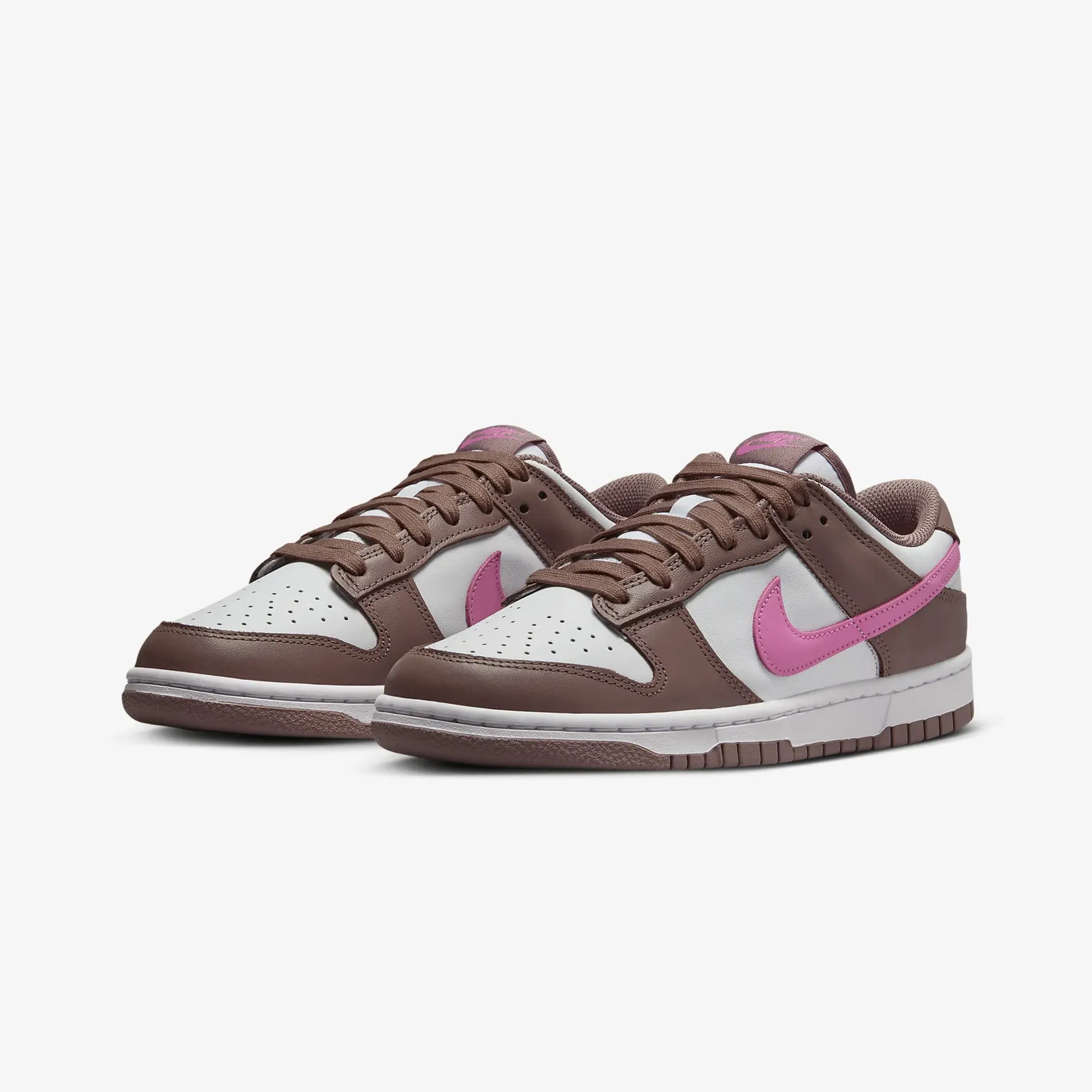 Nike | WMN'S DUNK LOW  { SMOKEY MAUVE/PLAYFUL PINK-WHITE