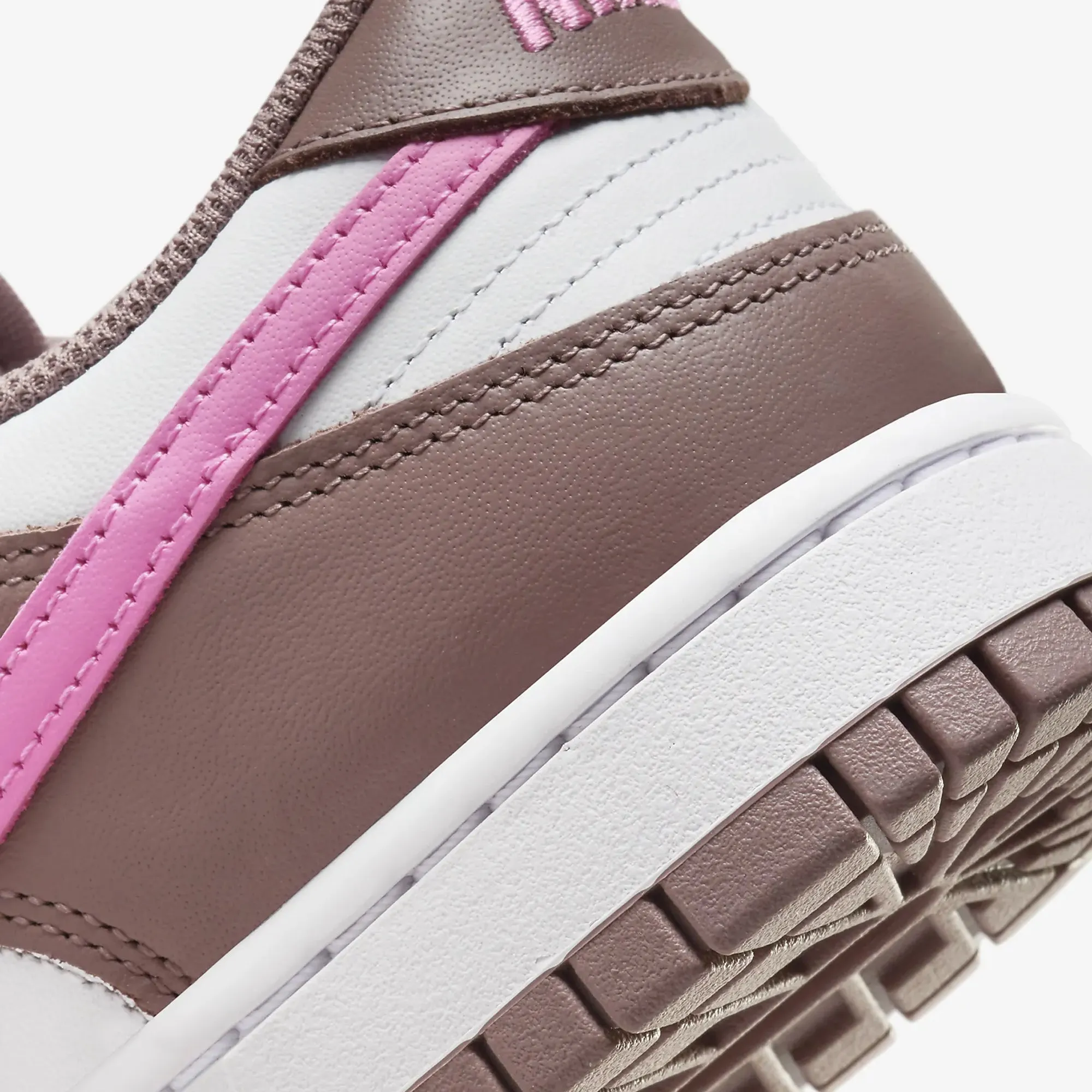 Nike | WMN'S DUNK LOW  { SMOKEY MAUVE/PLAYFUL PINK-WHITE