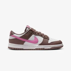 Nike | WMN'S DUNK LOW  { SMOKEY MAUVE/PLAYFUL PINK-WHITE